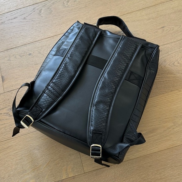 Tote&Carry Black Apollo 2 Croc-Embossed Leather Handbag Backpack NWOT main image 7
